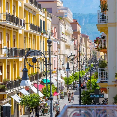 Shine House Nyaraló *