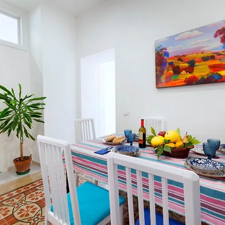 Shine House Nyaraló *