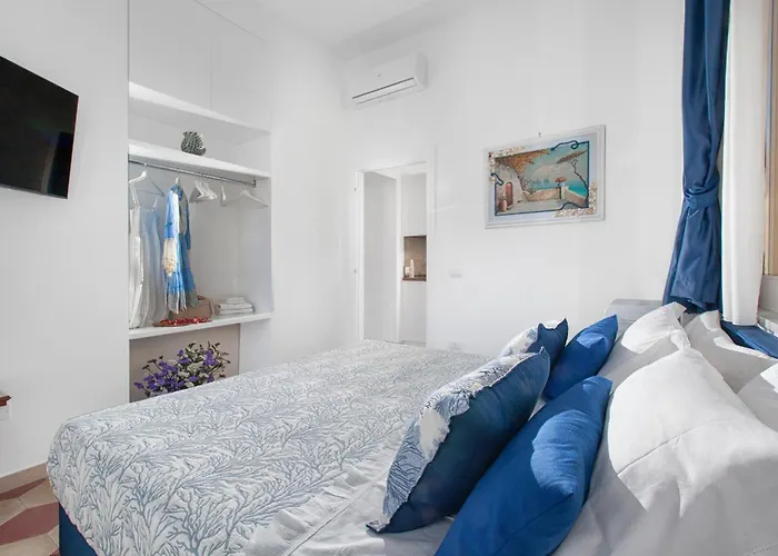 Shine House Nyaraló