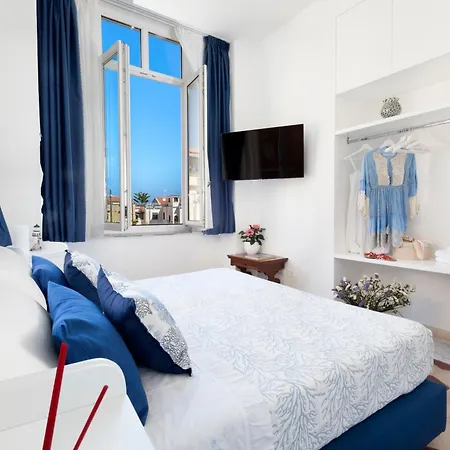 Holiday home Shine House