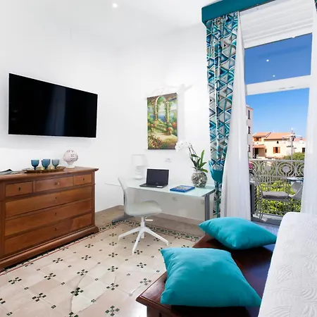 Shine House * Sorrento